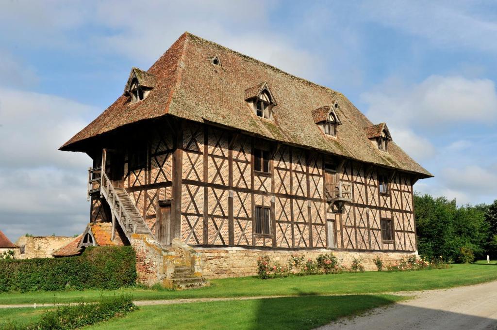 Chateau Du Riau Bed & Breakfast Villeneuve-sur-Allier Exterior photo